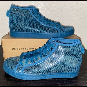 WMNS ADIDAS HONEY UP SNAKE PRINT WEDGE